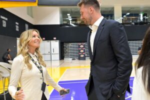 Lakers’ Jeanie Buss ‘contesting’ family’s vote to sell to Kushner, Iger