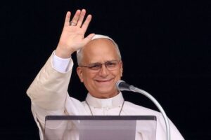 Pope greeted by crowds in first major appearance since lung cancer surgery