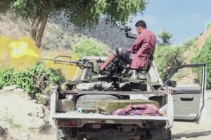 Yemeni government launches air strikes on Houthi positions