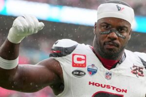 NFL’s Azeez Al-Shaair honours Palestinian children for fifth straight week