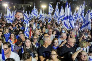 Thousands of Israelis rally against Netanyahu gov’t days before election